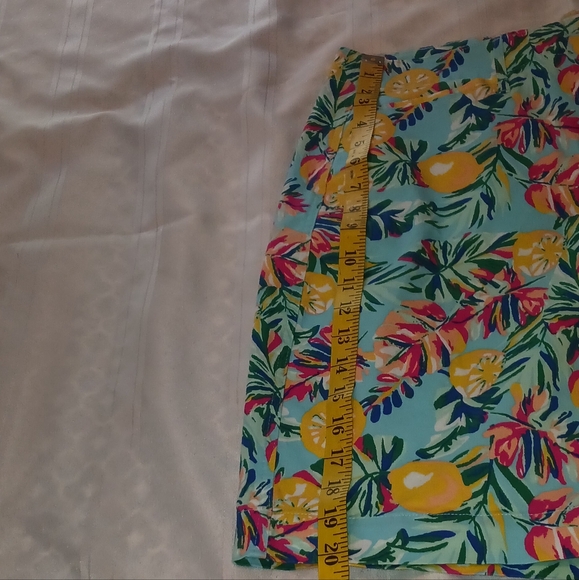 Kim Roger's Women's Shorts with pockets on front and back Size 14 - Picture 10 of 11